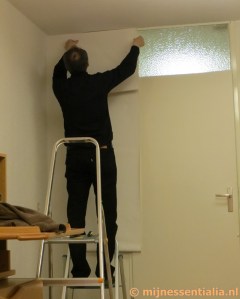 En dan moet er behangen worden.